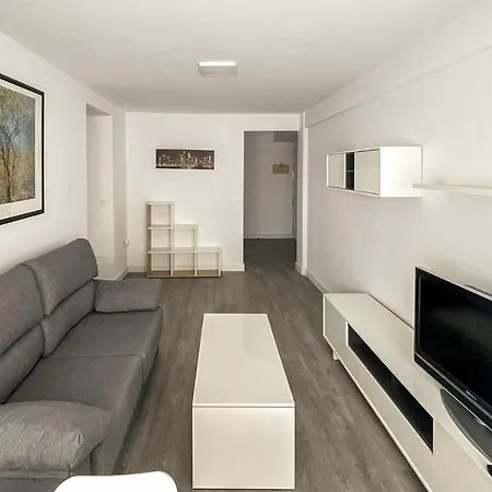 3 Bedroom Awesome In Apartment *