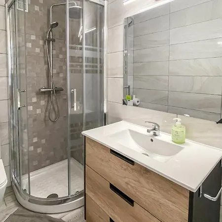 3 Bedroom Awesome In Apartment Estepona