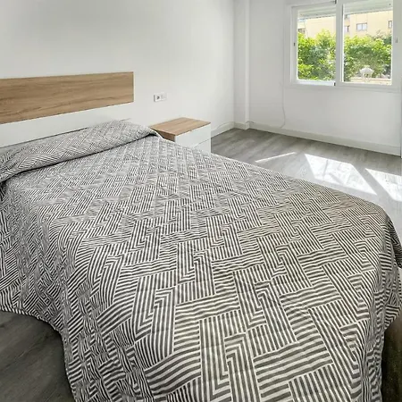 3 Bedroom Awesome In Apartment *