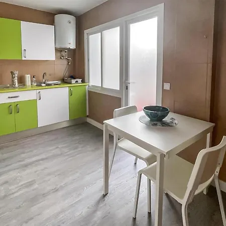 Apartment 3 Bedroom Awesome In